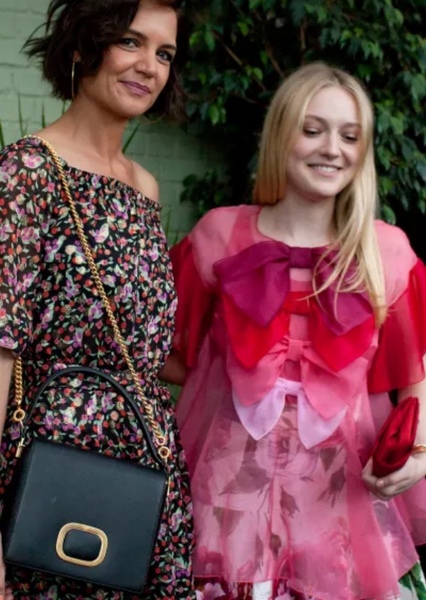 Katie Holmes and Dakota Fanning photo