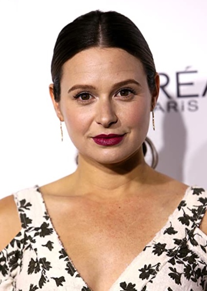 Katie Lowes