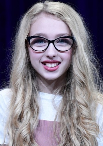 Kayla Erickson photo