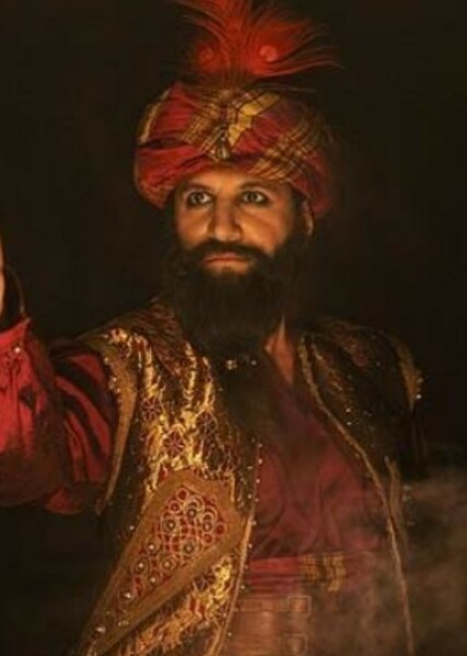 Kayvan Novak