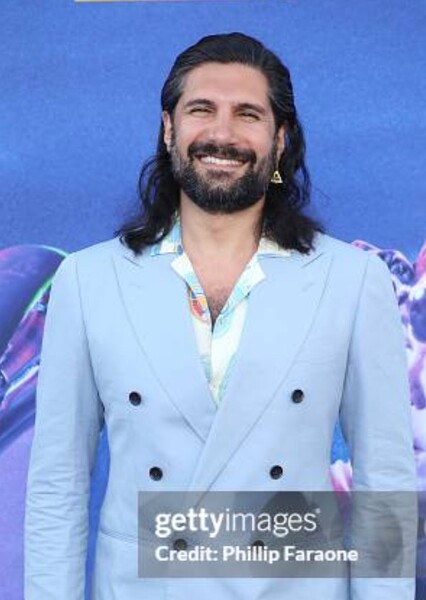Kayvan Novak photo