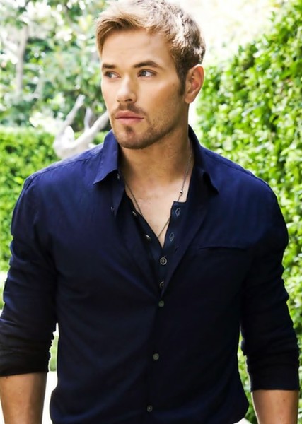 Kellan Lutz photo