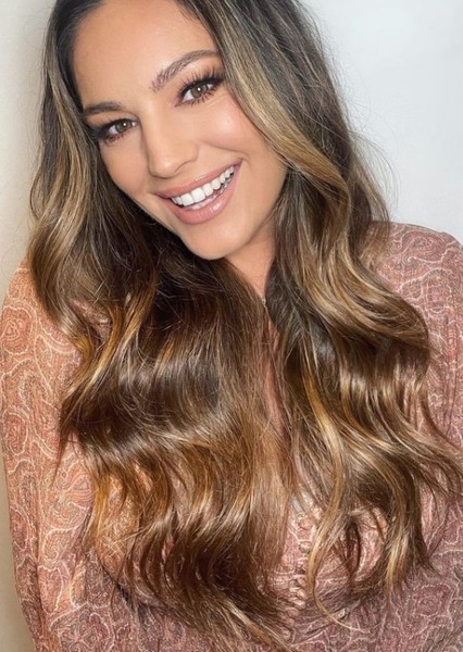 Kelly Brook photo