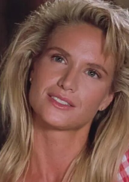 Kelly Lynch photo