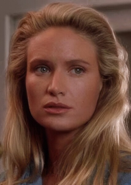 Kelly Lynch