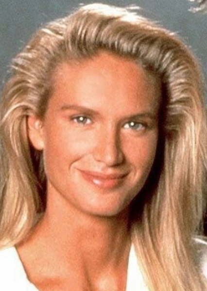 Kelly Lynch photo