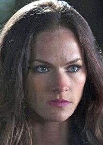 Kelly Overton