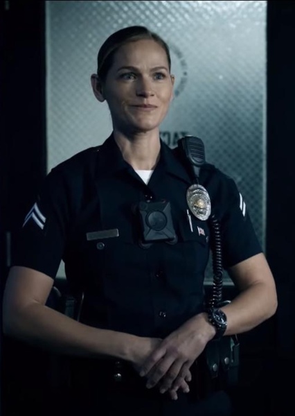 Kelly Overton photo