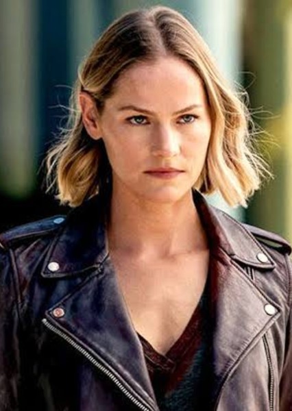Kelly Overton photo