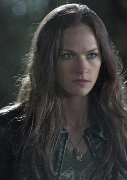 Kelly Overton photo