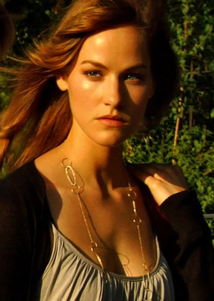 Kelly Overton photo