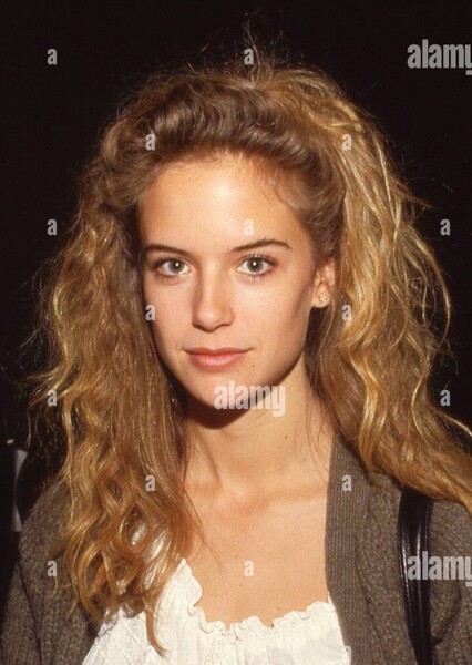 Kelly Preston photo