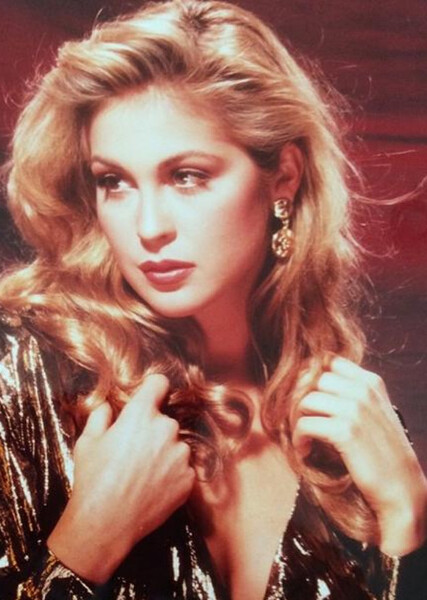Kelly Rutherford photo