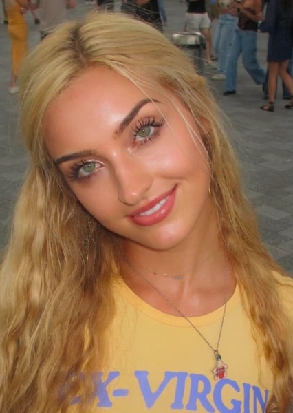 Kelsey Soles photo