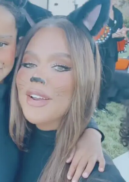 Khloé Kardashian photo