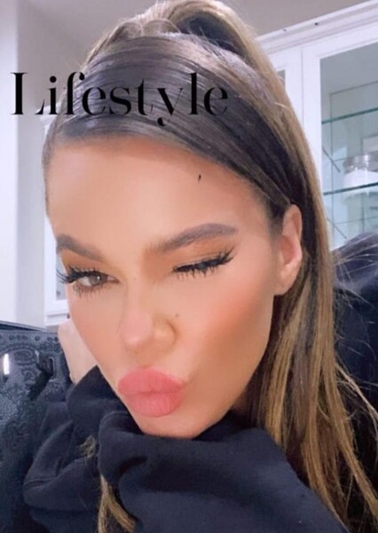 Khloé Kardashian photo
