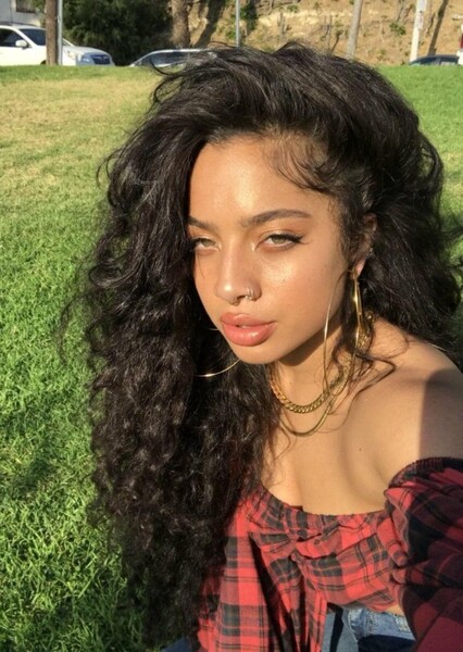 Kiana Ledé photo