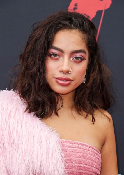 Kiana Ledé photo