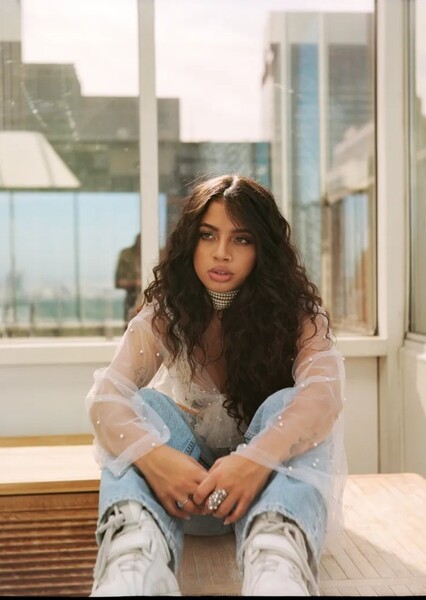 Kiana Ledé photo