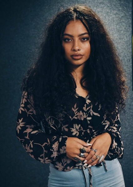 Kiana Ledé photo