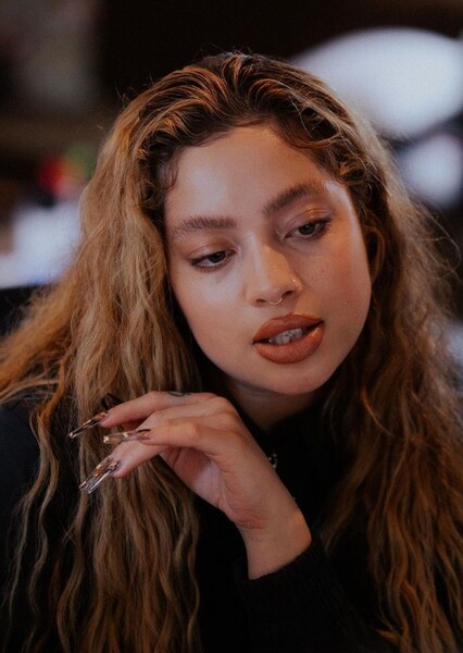 Kiana Ledé photo