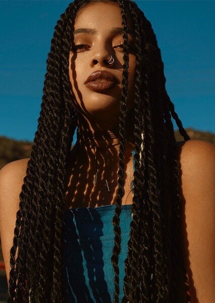 Kiana Ledé photo