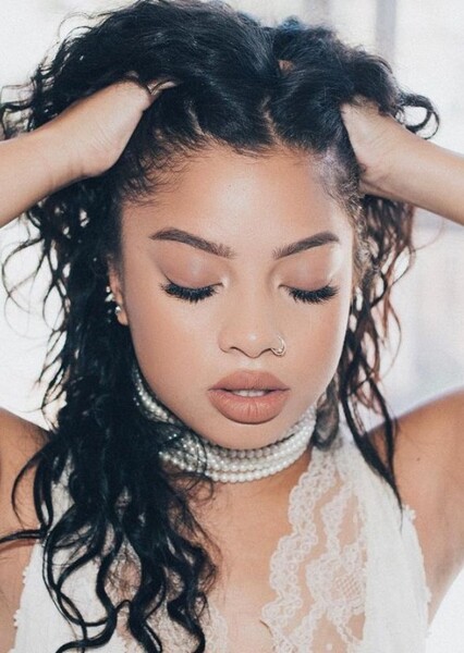 Kiana Ledé photo
