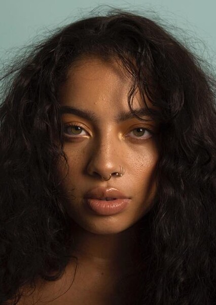 Kiana Ledé photo