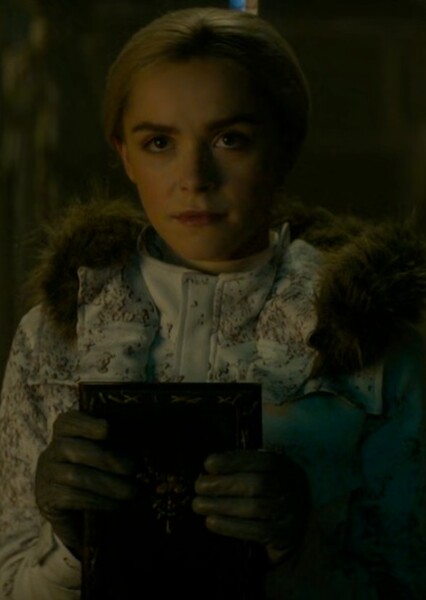 Kiernan Shipka photo