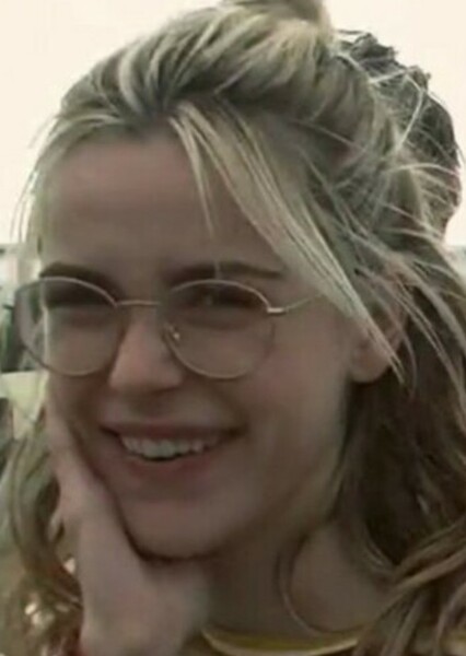 Kiernan Shipka photo