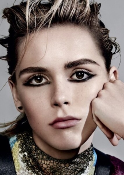 Kiernan Shipka photo