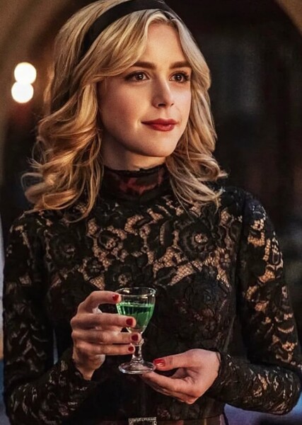 Kiernan Shipka photo