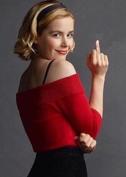 Kiernan Shipka photo