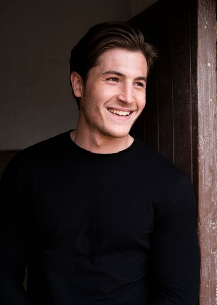 Kieron Moore photo