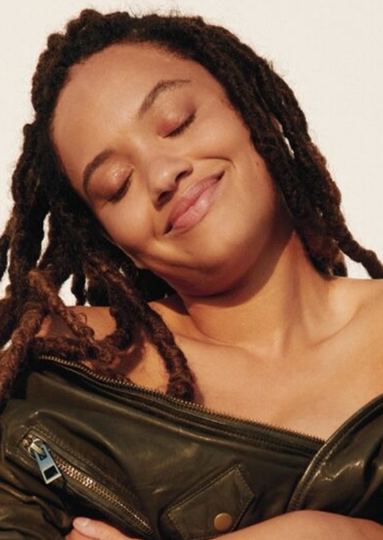 Kiersey Clemons photo