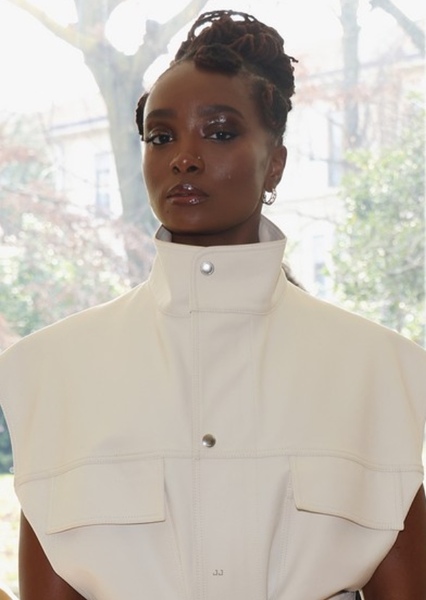 KiKi Layne photo
