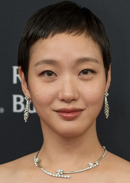 Kim Go-eun as Choi Soo-young in Shining Stars: The Girls' Generation Story