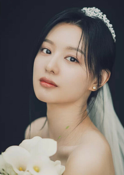 Kim Ji-won photo