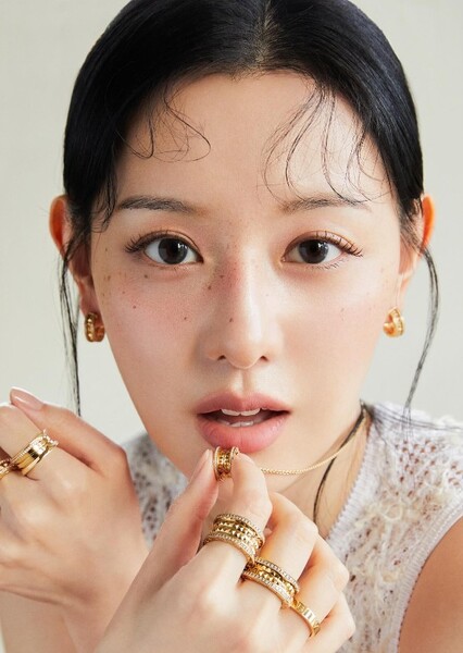 Kim Ji-won photo