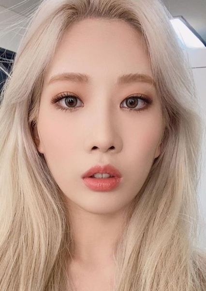 Kim Lip photo