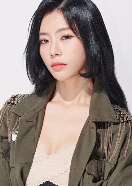 Kim Min-Ji (JiU) photo