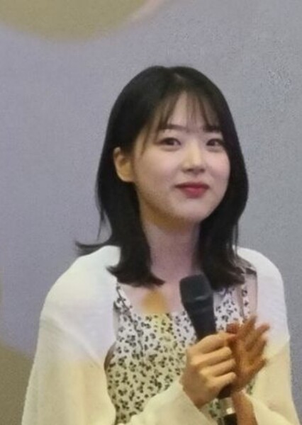 Kim Si-eun photo