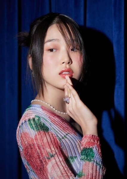 Kim Si-eun photo