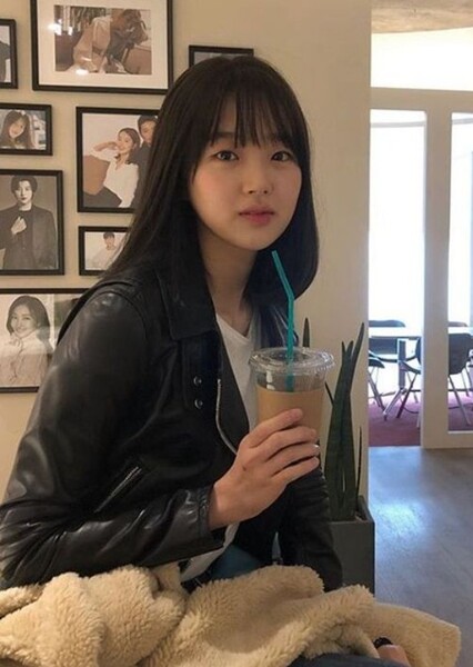 Kim Si-eun photo