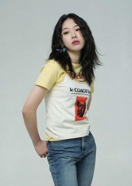 Kim Si-eun photo