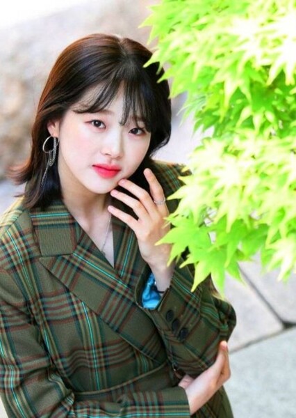 Kim Si-eun photo