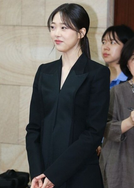 Kim Si-eun photo