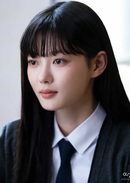 Kim Yoo-jung photo