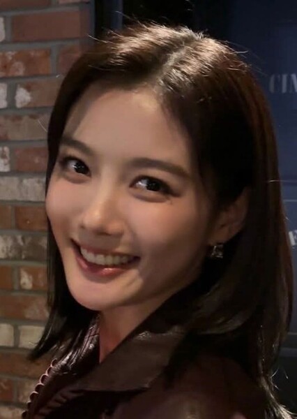 Kim Yoo-jung photo