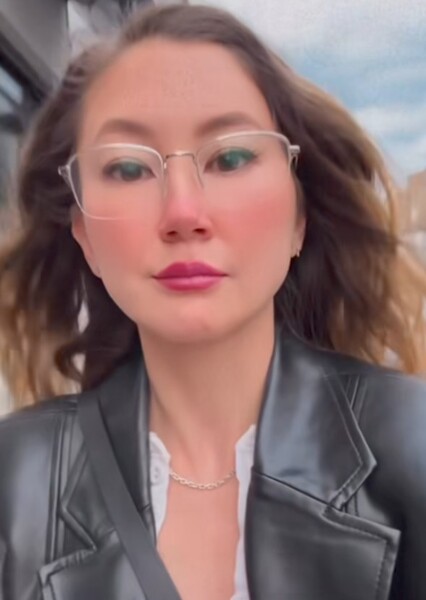 Kimiko Glenn photo